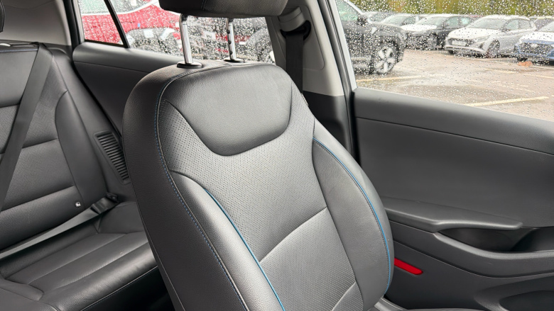 Hyundai IONIQ 1.6 GDi Plug-in Hybrid Premium SE 5dr DCT Hatchback